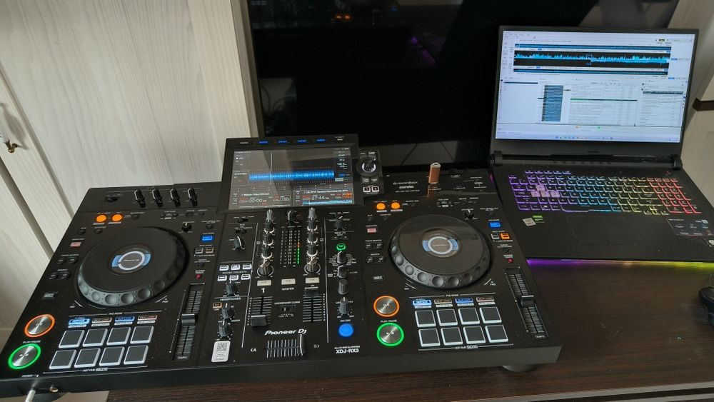 Închiriez sistem sonorizare 6400W RMS și consolă DJ pentru evenimente