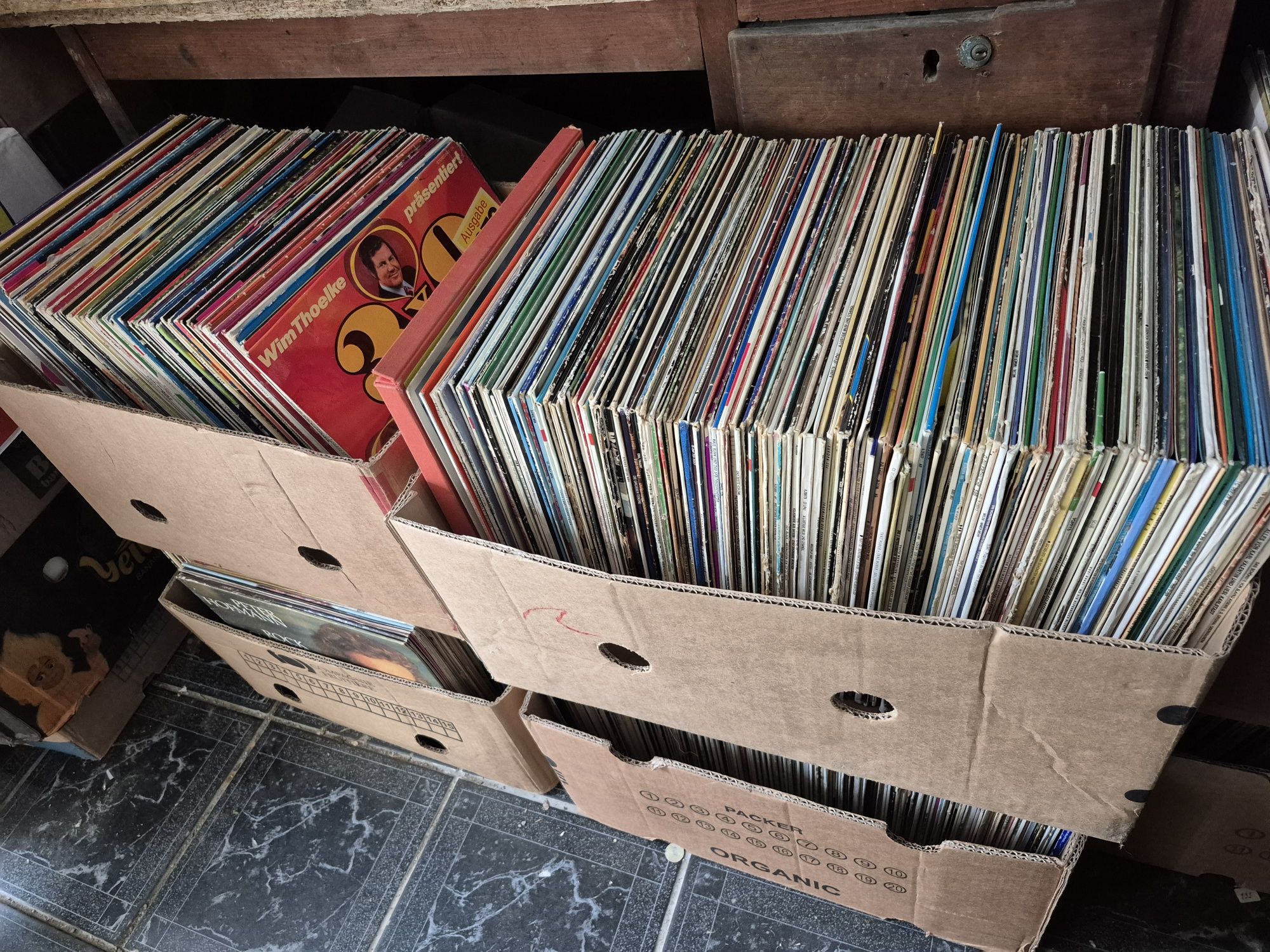 Vand Lot Discuri Vinil colectie 200 LP cu muzica usoara straină mixta