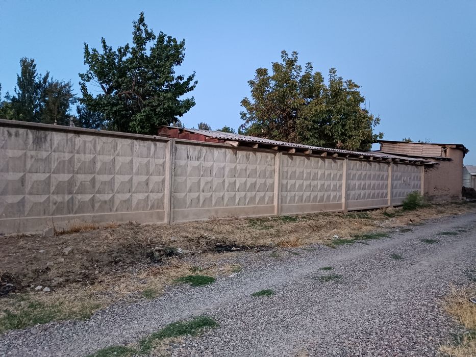 Toshken viloyati shoro bozor tomonda 4 .5 сотик Икки томонлама  дарвоз