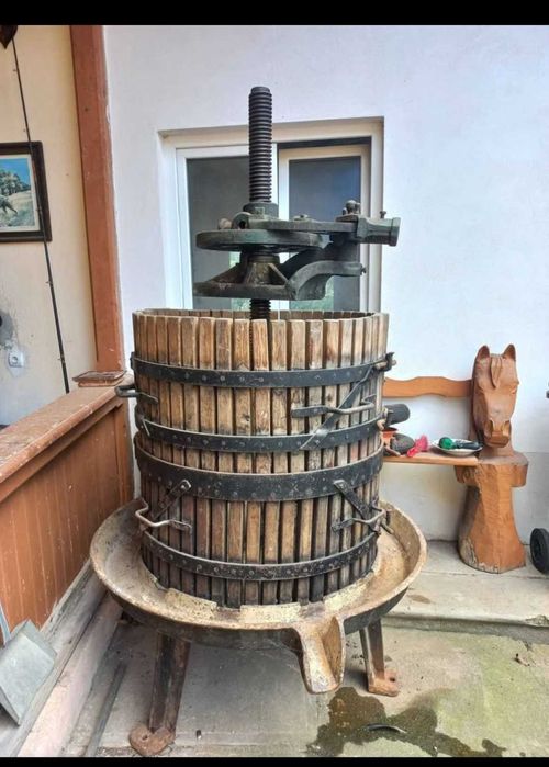 Vând teasc struguri