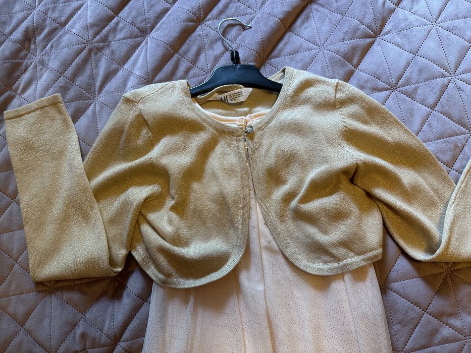 Rochie marimea  134. Pret pt ambele