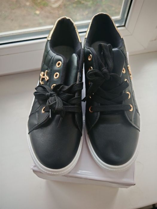 Кросовки чёрные новые