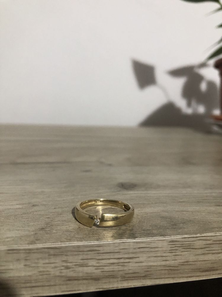 Inel de logodna din aur cu diamant