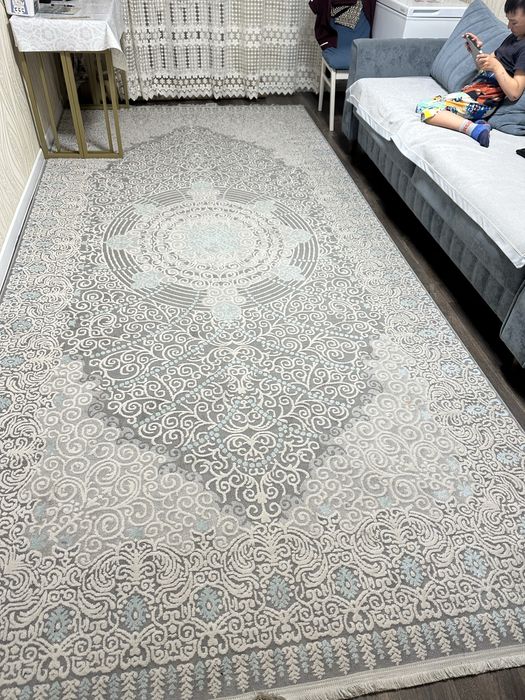 Ковер в зал в хорошем состоянии