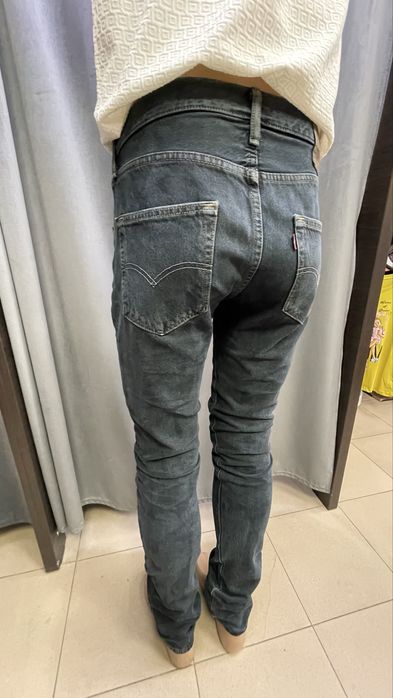 Vand blugi Levi’s Strauss marimea 30W 34L.