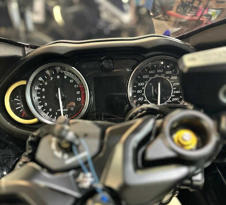 Suzuki Hayabusa GSX-R 1300 R - Suzuki Constanta by EST BIKE