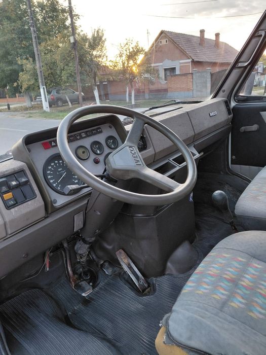 Iveco Daily - Basculabil pe cutie in 3 parti - Fara rugina, Italia