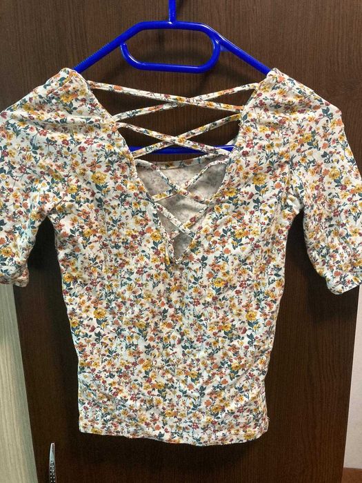 Bluza Bershka cu model floral