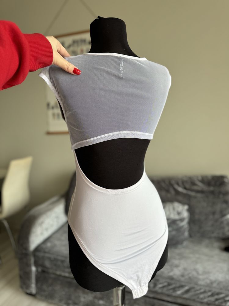 Zara елегантно сатенено бяло, черно боди