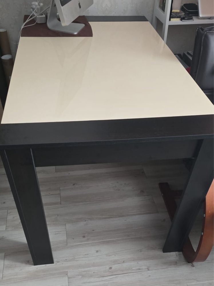 Dulapuri mari + masa sticla crem & wenghe si birou negru