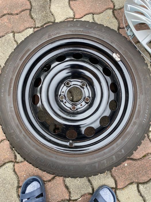 Vand 4genti cu cauciucuri de iarna 205/55R16 pentru Peugrot 308