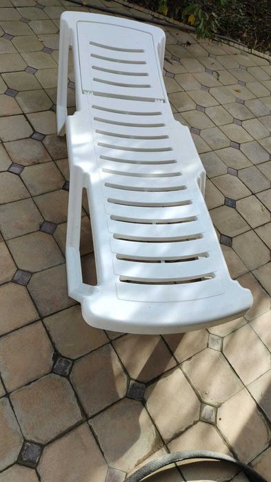 Лежак пластмассовый для бассенов