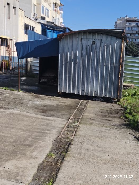 Фурфон на шейна за живеене.