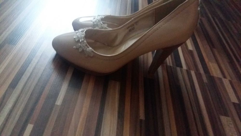 Pantofi mireasa deosebiti