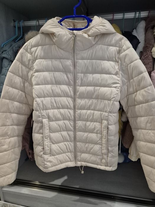 Продавам якета размер С