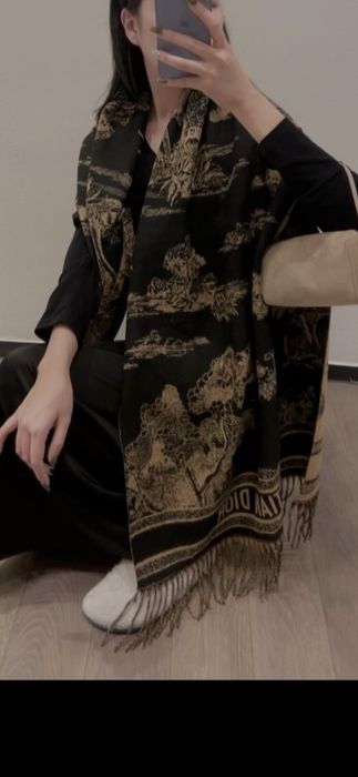 Fular Christian Dior, model 2026