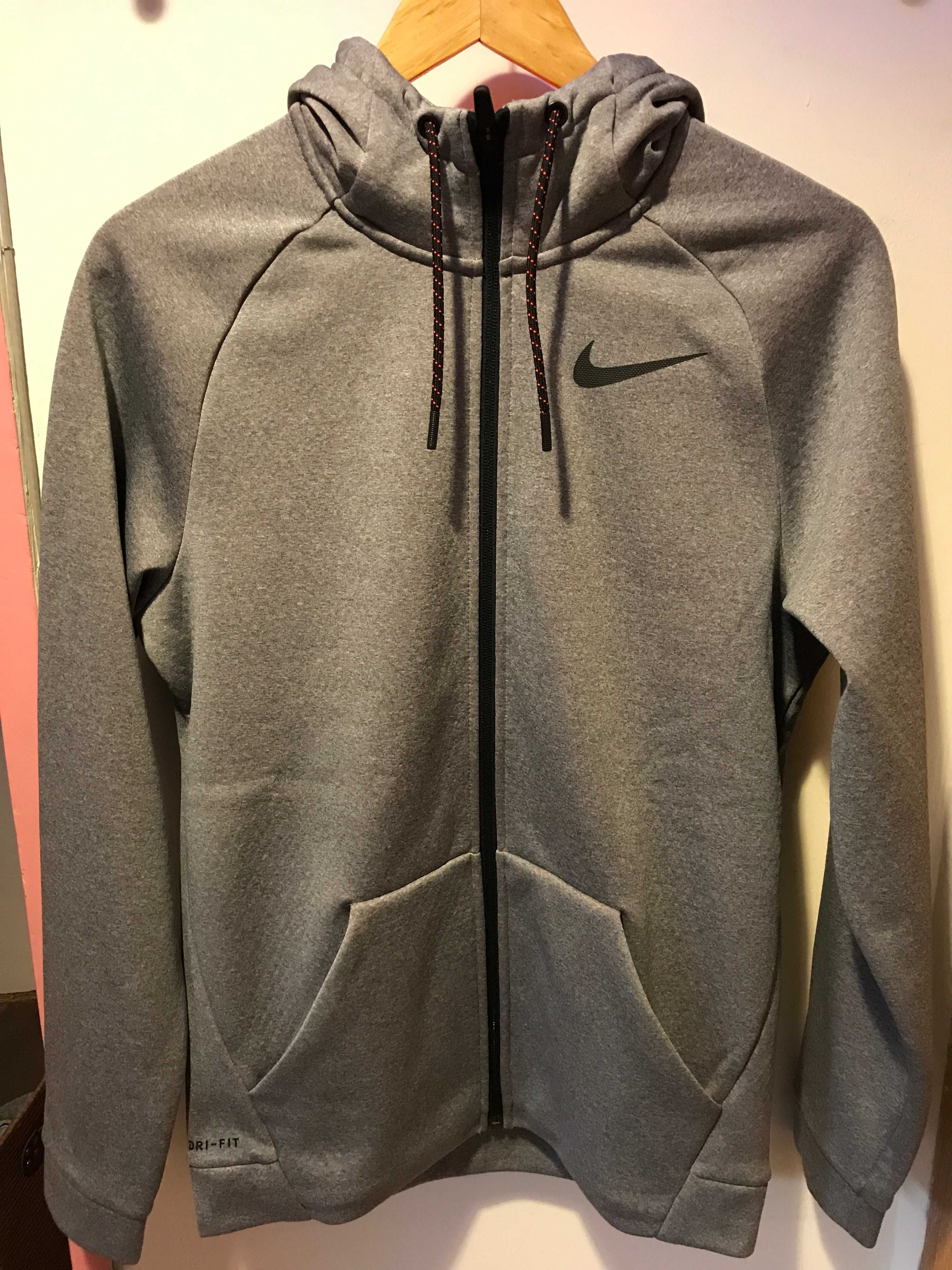 НОВ суитшърт Nike Dri-FIT, размер S/M