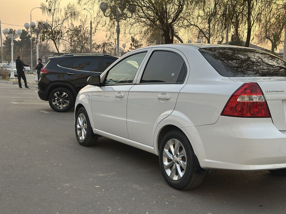 Nexia 3 sotiladi 2020 yil tozza kiraska 54000 km