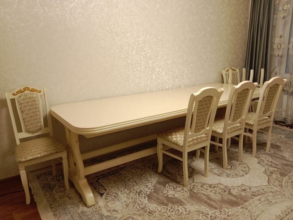 Стол для гостиной