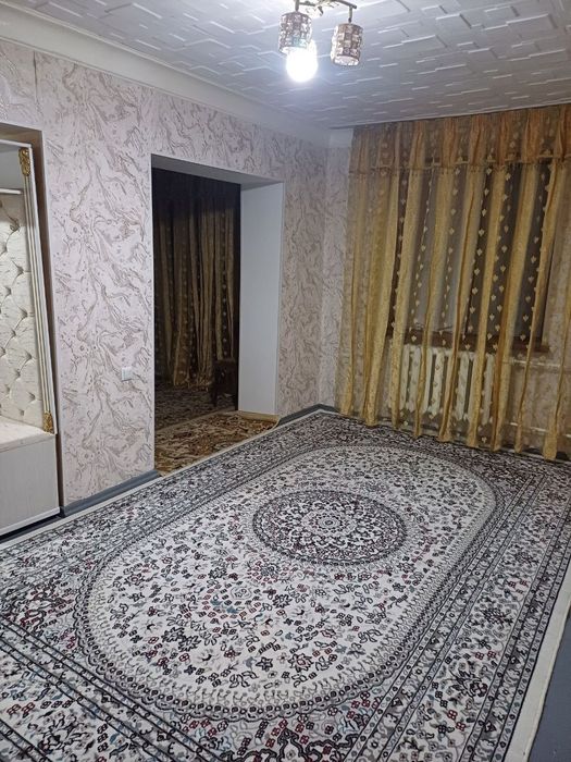 Srochna sotiladi 1 xonali 3 qavatda Yangiobod katta yo‘lga 100 metr