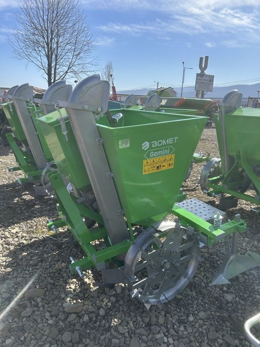 Masina plantat cartofi Bomet 2 randuri cu fertilizare