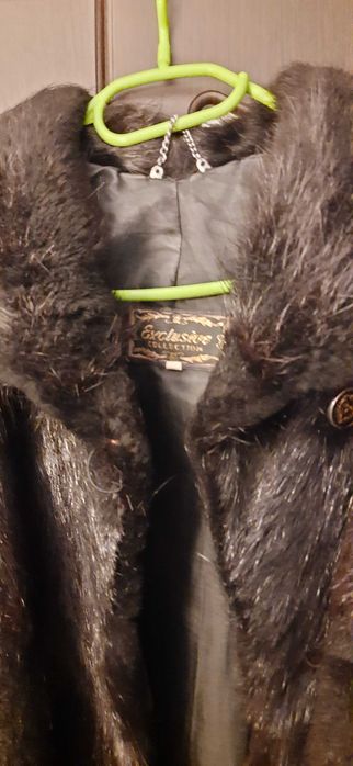 Haina nutrie, lunga, culoare neagra, stare exceptionala