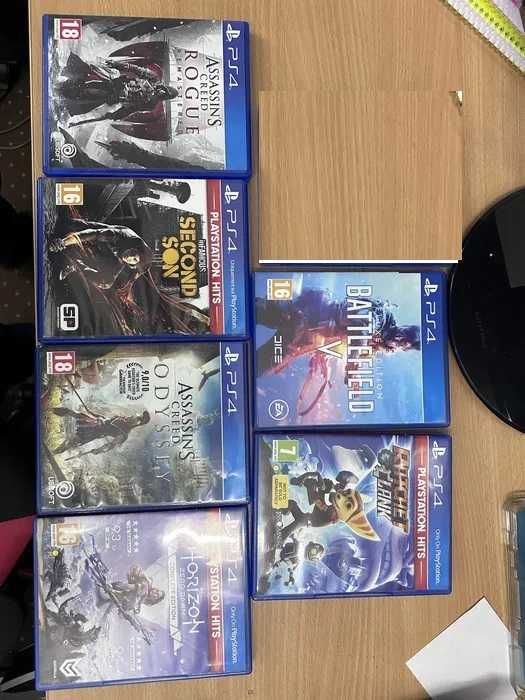 Vand diverse jocuri pentru PS4