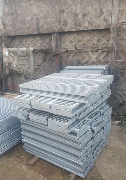 Grătare zincate la diferite dimensiuni