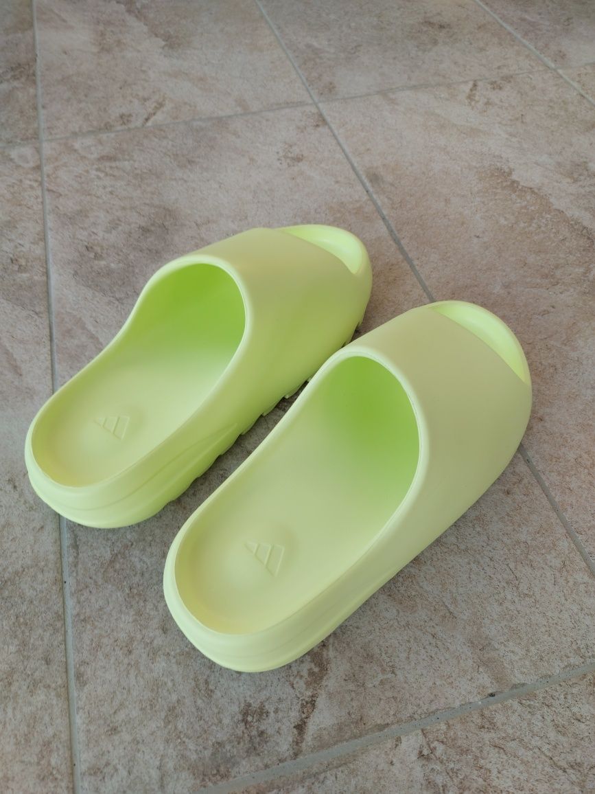 Yeezy slide glow green noi , marimea 43 - 43.5