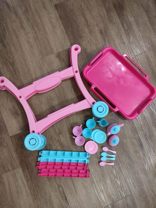 ELC столик чайный на колесиках + сервиз