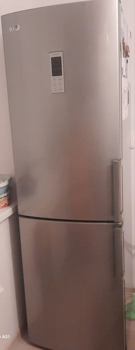 Холодильник LG в хорошем состоянии