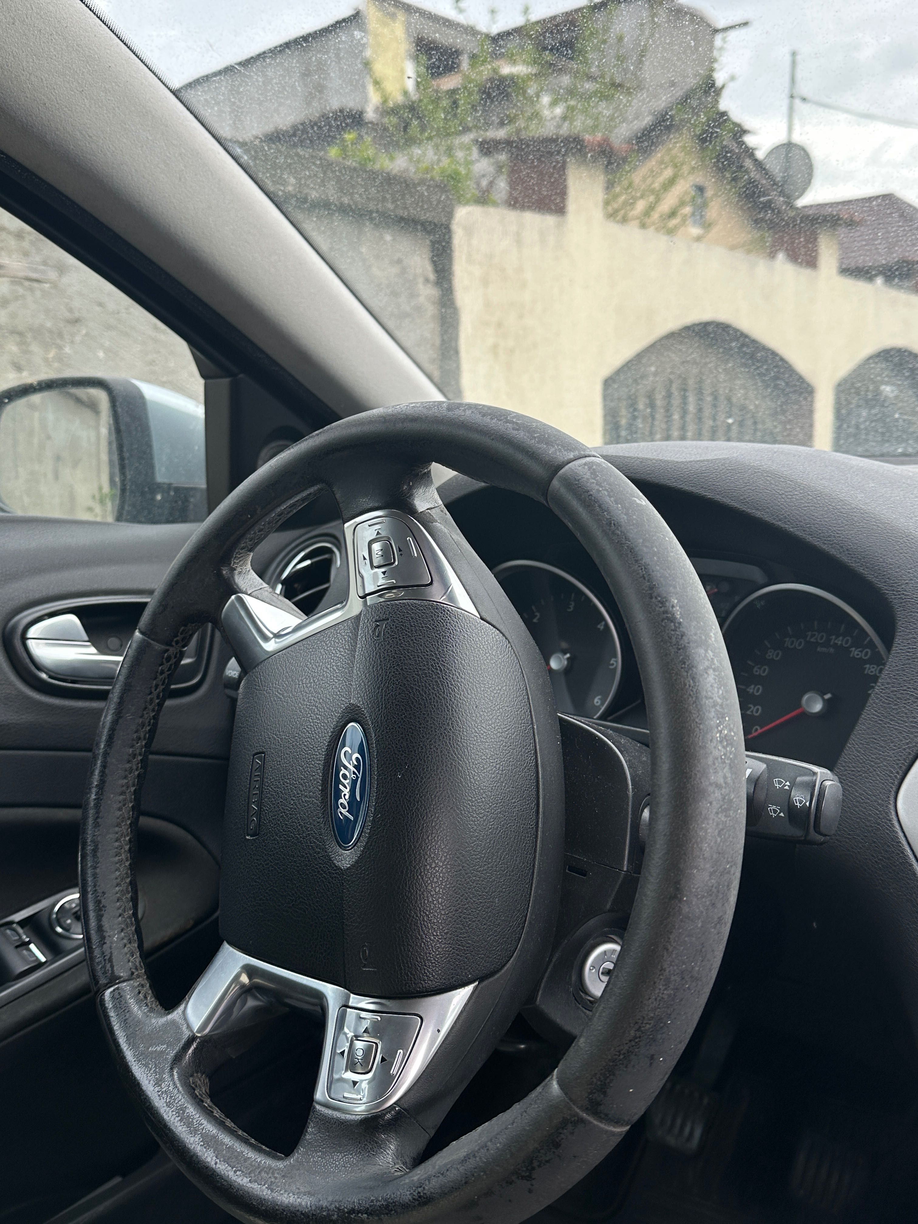 Vând Ford Mondeo