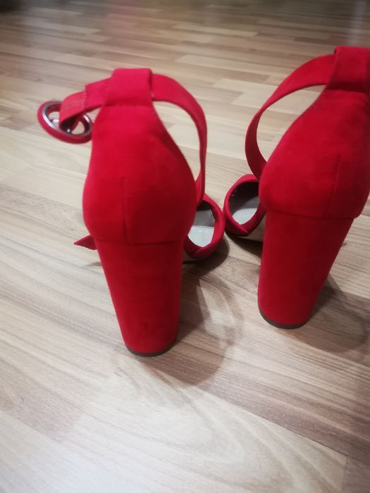 Pantofi rosii cu toc 38