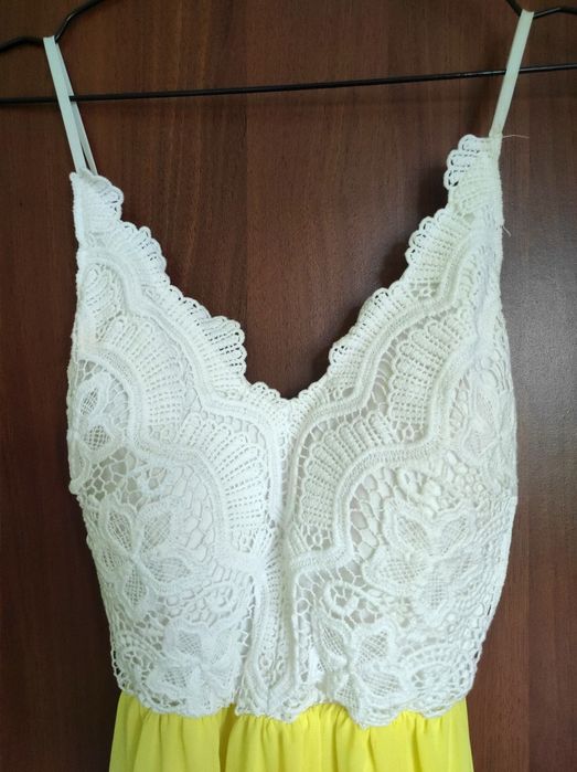 Дълга ефирна лятна рокля с дантелен топ