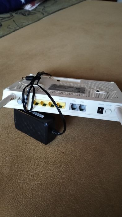 Vând router Gpon Huawei hg 8247h echolife  ( fibra optica.