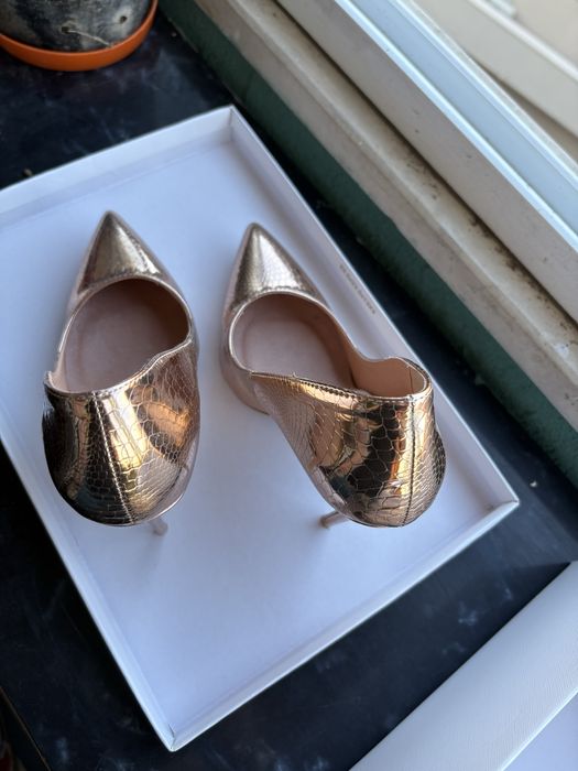 Обувки дамски нови