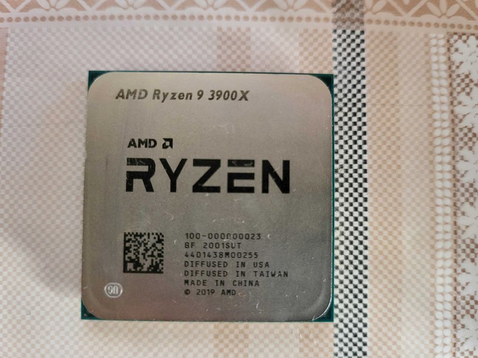 MSI x570 AMD Ryzen 3900x Wraith Prism cooler 32GB Ram