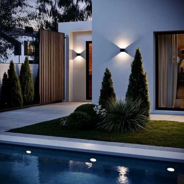 LED стенна лампа със сензор за движение насочена нагоре-надолу