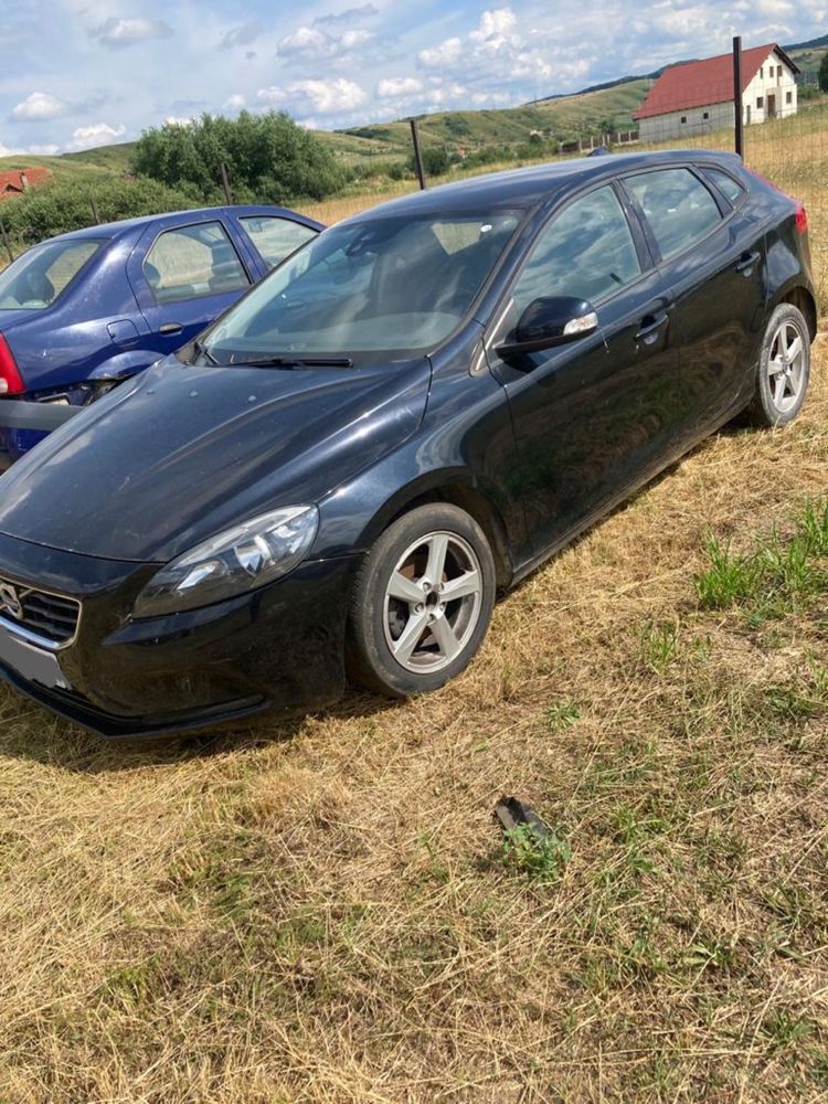 Dezmembrez volvo V 40 an 2014