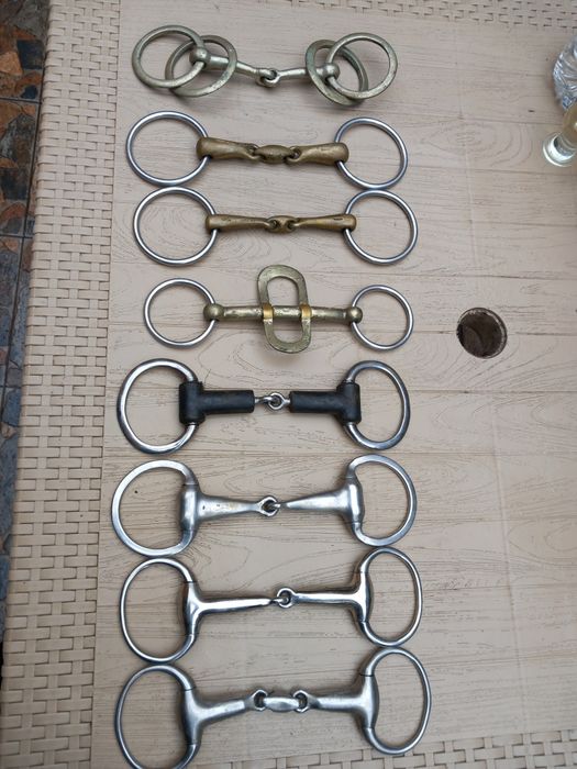 Vând zăbale pentru cai!