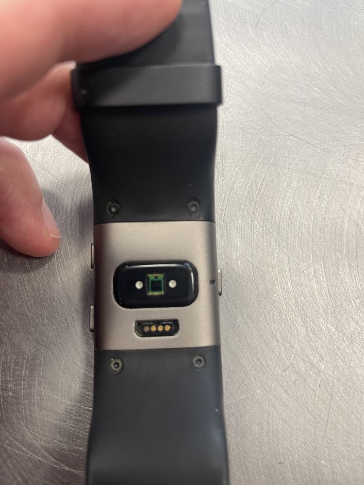 Часовник FitBit Surge