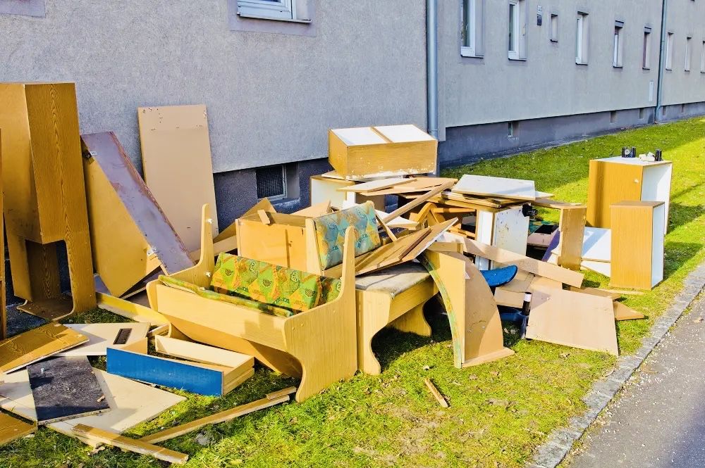 Transport Debarasari Mobila Veche