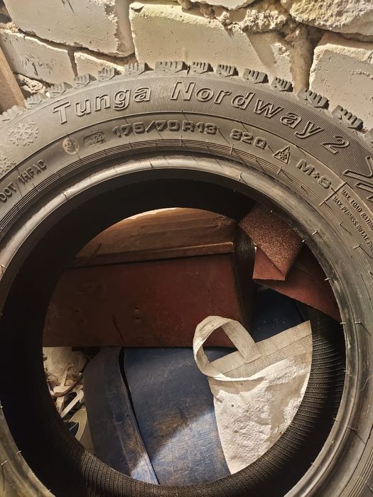 Срочно продам шипы на  175×70  р13 новые.