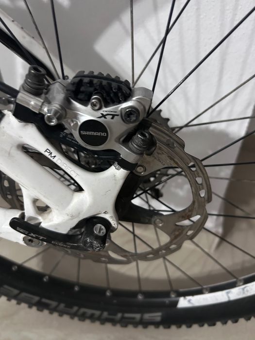 Se vinde mountain bike de carbon