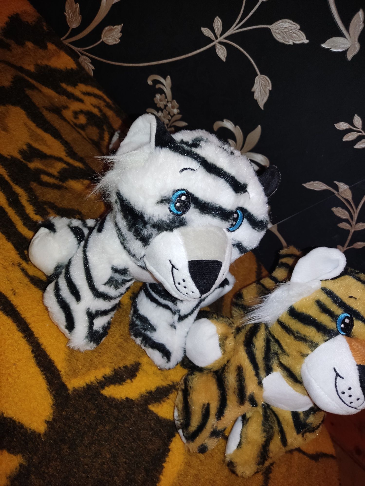 Подарок детям на Новый Год,мягкие игрушки-тигры