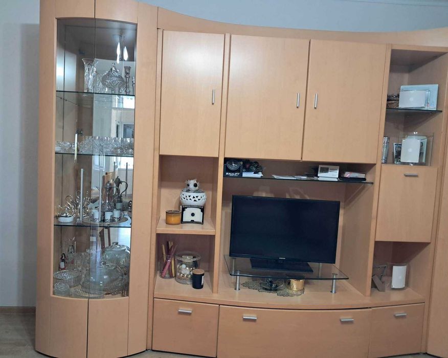 Mobila + masa cu 6 scaune pt sufragerie