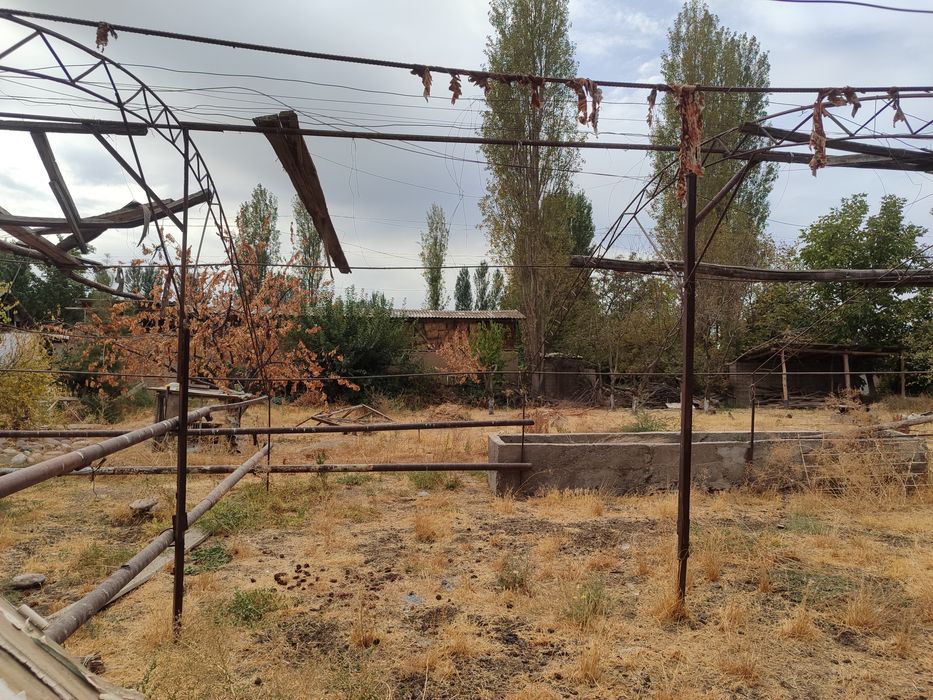 6 sotik joy sotiladi 1 sotigi 5500$dan