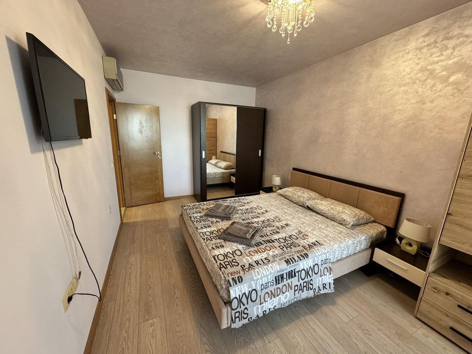 Дава се под наем Двустаен апартамент в Варна, Център - 90 кв.м за 650 € - Снимка #2