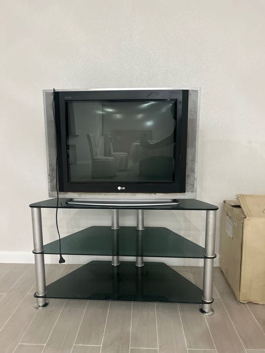 Продам телевизор с подставкой