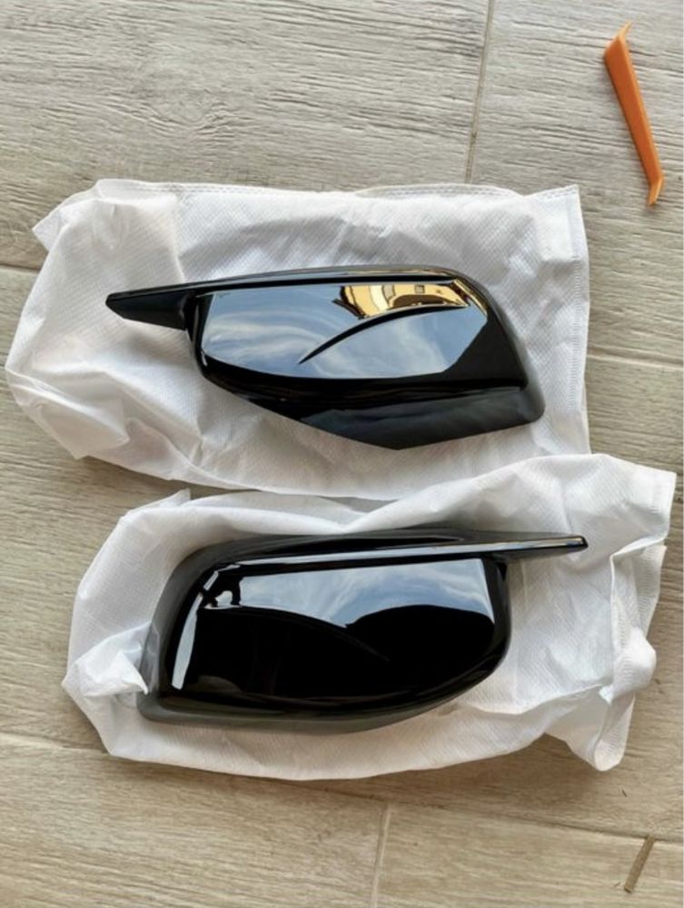 Capace Oglinzi BMW Seria 5 E60 / E61 model M Batman cu clipsuri